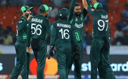 களத்தில் தூங்கிய நடுவர்கள்.. ஏமாற்றிய ஐசிசி.. ரசிகர்கள் பரபரப்பு புகார்!