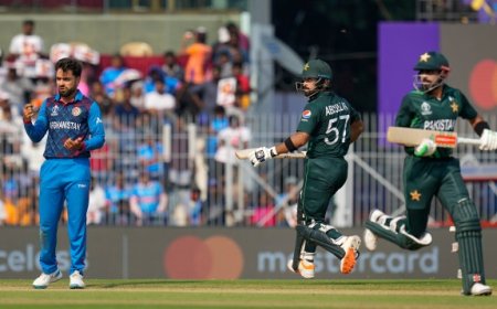 ஒரு சிக்சருக்கு 1,168 பந்துகளா.. வரலாறு படைத்த பாகிஸ்தான் அணி!