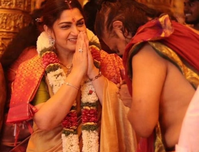 தெய்வமே அழைத்தது... கோவிலில் குஷ்புவுக்கு அளிக்கப்பட்ட மரியாதை!