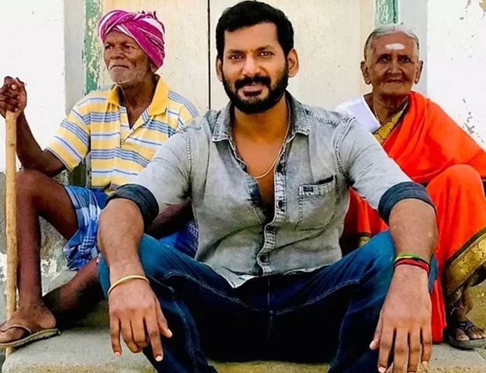 விஷாலுக்கு யோகிபாபு அளித்த பரிசு - வைரலாகும் புகைப்படம்