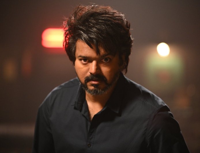 லியோ விமர்சனம் | வெறித்தனத்தின் உச்சம்.. நடிப்பில் பட்டையை கிளப்பிய தளபதி