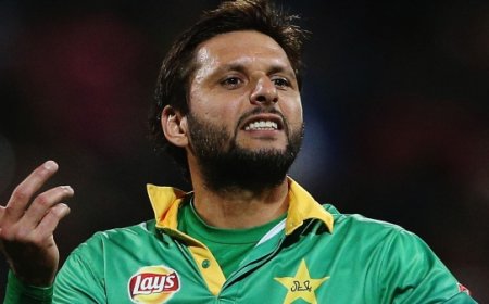 உங்கள் வேலையை மட்டும் பாருங்கள்.. இப்படி செய்யலாமா.. கொந்தளித்த அப்ரிடி!