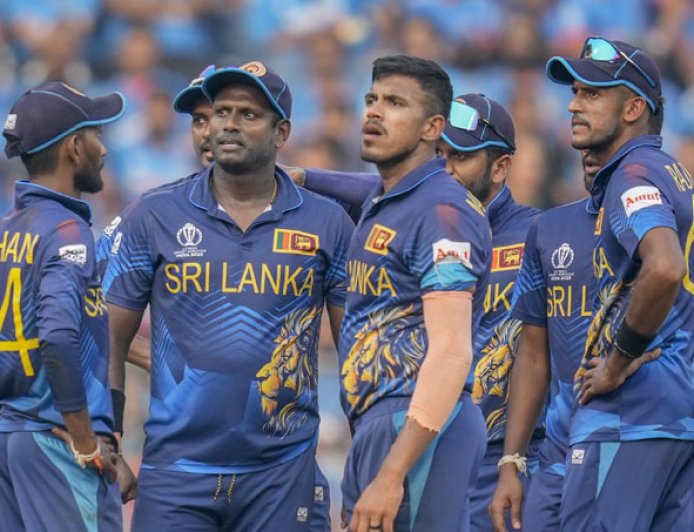 ஐசிசி விதித்த தடையால் இலங்கை அணியால் தொடர்ந்து கிரிக்கெட் விளையாட முடியுமா? தடை பின்னணியில் இவரா?