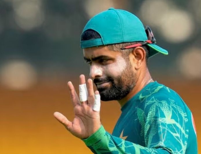கேப்டன் பதவியை விட மாட்டேன்.. ஆதரவை திரட்டி பாபர் அசாம் ரகசிய திட்டம்!