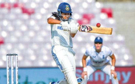 டெஸ்ட் கிரிக்கெட்டில் இமாலய சாதனை... கிரிக்கெட் வரலாற்றை புரட்டிப் போட்ட இந்திய மகளிர் அணி!