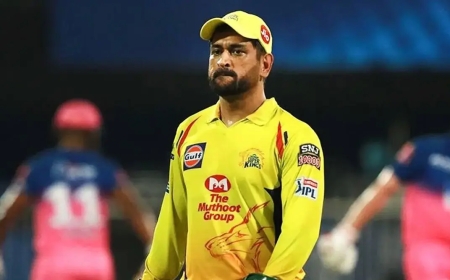 விலகிய தோனி... கலங்கிய வீரர்கள்... அறையில் நடந்தது என்ன?