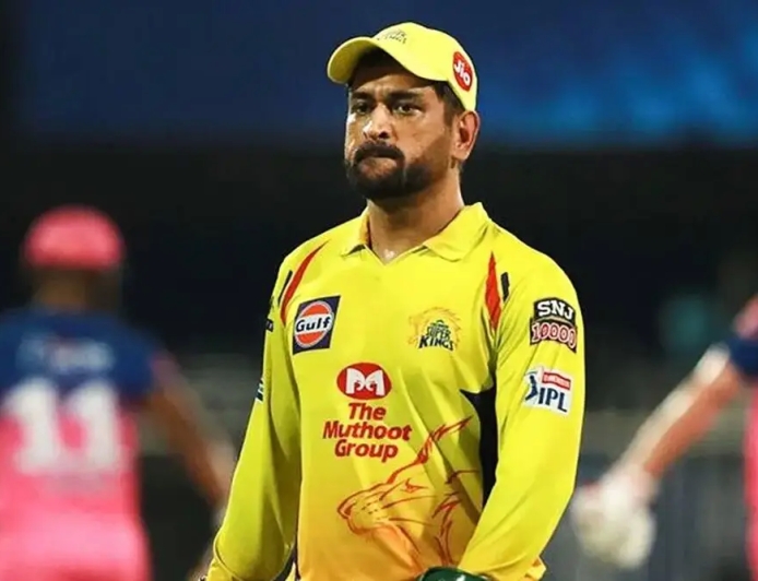 விலகிய தோனி... கலங்கிய வீரர்கள்... அறையில் நடந்தது என்ன?