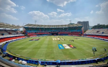 சென்னை மற்றும் ஹைதராபாத் போட்டி நடப்பதில் சிக்கல்? இருட்டில் மூழ்கிய மைதானம்.. அவசர ஆலோசனை! 