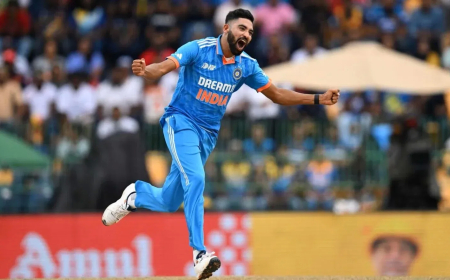 முதல் ஓவரின் முதல் பந்தில் விக்கெட்... சாதனை படைத்த முகமது சிராஜ்... 4ஆவது இந்திய வீரர்!