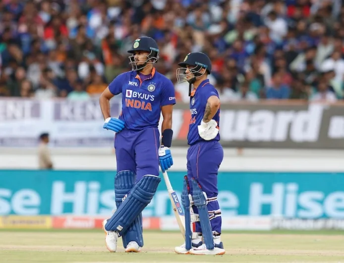 மீண்டும் BCCI ஒப்பந்தப் பட்டியலில் இடம்... ரவி சாஸ்திரி பாராட்டு!