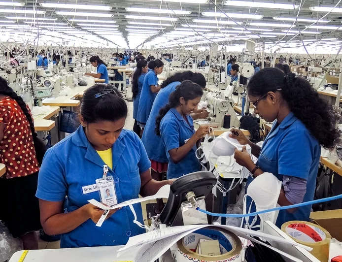 திடீரென மூடப்பட்ட ஆடை உற்பத்தி தொழிற்சாலை; நெருக்கடியில் ஊழியர்கள்