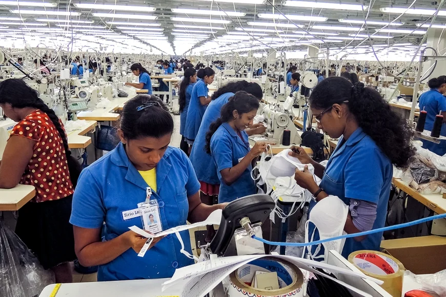திடீரென மூடப்பட்ட ஆடை உற்பத்தி தொழிற்சாலை; நெருக்கடியில் ஊழியர்கள்