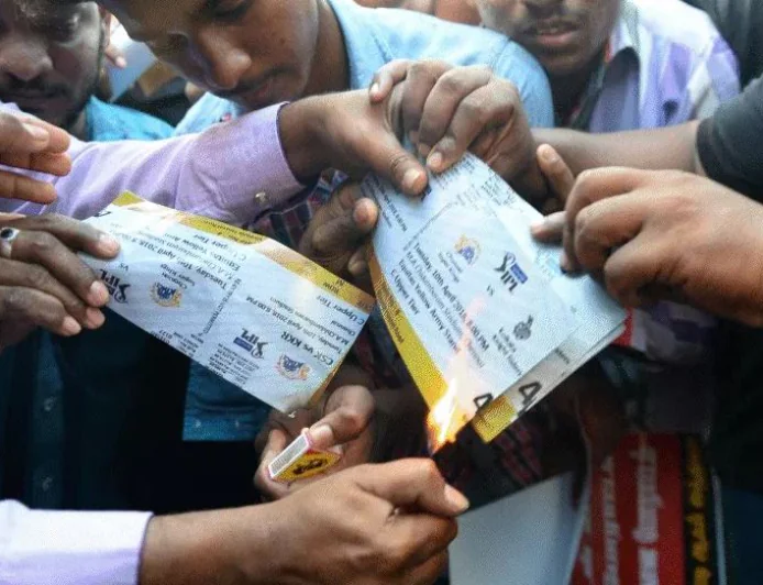 ஐபிஎல் டிக்கெட் விலை உயர்வு: நடவடிக்கை எடுக்குமா பிசிசிஐ? ரசிகர்கர்கள் வருகையில் வீழ்ச்சி!