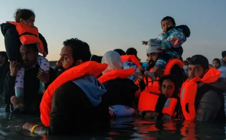 பிரித்தானியாவில் அகதிகளுக்கு இனி நிரந்தர புகலிடம் கிடையாது: உள்துறைச் செயலரின் அதிரடி அறிவிப்பு