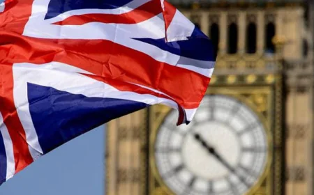 பிரித்தானியாவின் NHS-க்கு பெரும் பணியாளர் நெருக்கடி: 50,000 வெளிநாட்டு செவிலியர்கள் வெளியேறப் போகும் அபாயம்