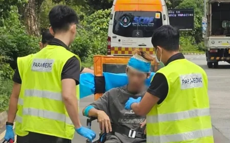 அப்பர் தாம்சன் சாலையில் மின்-சைக்கிளை இடித்து ஓடிய கார்; 27 வயது ஓட்டுநர் காயம்