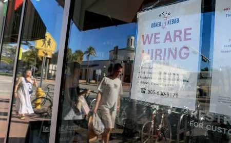 அமெரிக்க வேலைவாய்ப்பு தரவு அதிர்ச்சி: 1,19,000 புதிய வேலைகள் – அதிகரித்துள்ள  தொழிலாளர் சந்தை