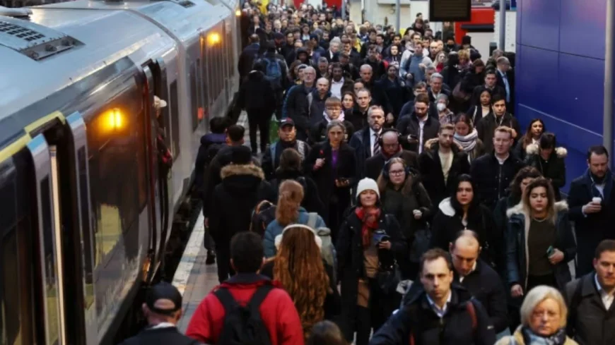 பிரித்தானியாவில் 30 ஆண்டுகளில் முதல் முறையாக ரயில் கட்டண உயர்வு நிறுத்தம்
