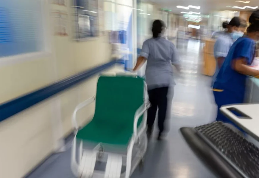 சுவிட்சர்லாந்தில் பல நோயாளிகளிடம் தவறாக நடந்த செவிலியருக்கு 9 ஆண்டு சிறைத் தண்டனை