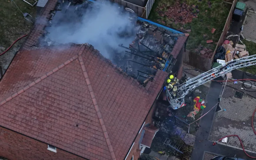 பிரித்தானியாவில் தீ விபத்து: குழந்தை உயிரிழப்பு, ஒருவர் பலத்த காயம்