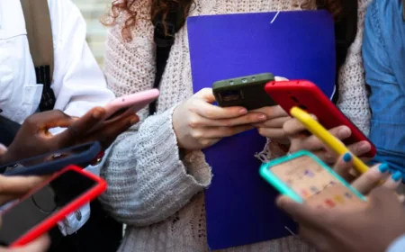 16 வயதுக்குட்பட்டவர்களுக்கு சமூக ஊடகத் தடை: இங்கிலாந்து அரசு அதிரடி ஆலோசனை