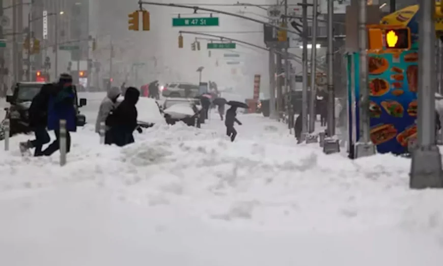 அமெரிக்காவை உலுக்கிய சக்திவாய்ந்த பனிப்புயல்: 30 பேர் உயிரிழப்பு, கோடிக்கணக்கான மக்கள் பாதிப்பு