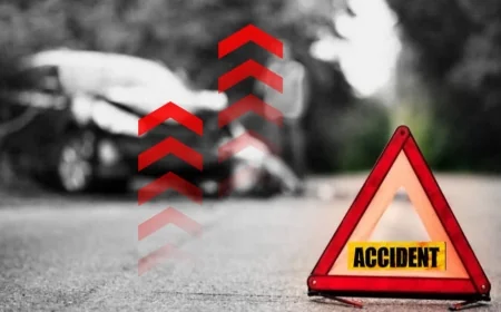 நோயாளியுடன் சென்ற ஆம்புலன்ஸ் லாரி மீது மோதி 6 பேர் பலி