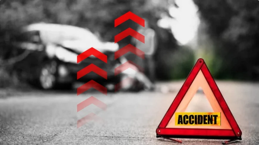 நோயாளியுடன் சென்ற ஆம்புலன்ஸ் லாரி மீது மோதி 6 பேர் பலி