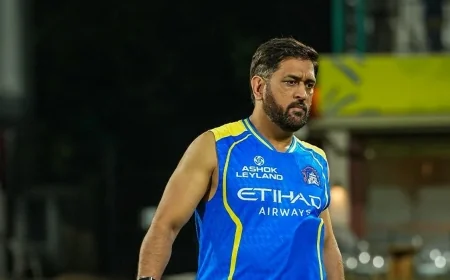 தோனிக்கு மீண்டும் காயம்: சிஎஸ்கே-யில் விளையாட முடியாத உண்மையை உடைத்த பிளெமிங்