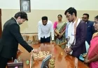 பிரக்ஞானந்தாவுடன் செஸ் விளையாடிய முதல்வர் விஜய்!