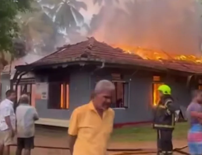 அங்குருவாதொட முதியோர் இல்லத்தில் பயங்கர தீ விபத்து: 11 பேர் உயிரிழப்பு, 3 பேரை தேடும் பணி தீவிரம்
