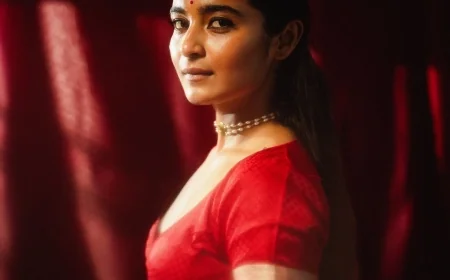 சிவப்பு ஆடையில் சைத்ரா அச்சர்: புதிய போட்டோஷூட் புகைப்படங்கள் வைரல்!