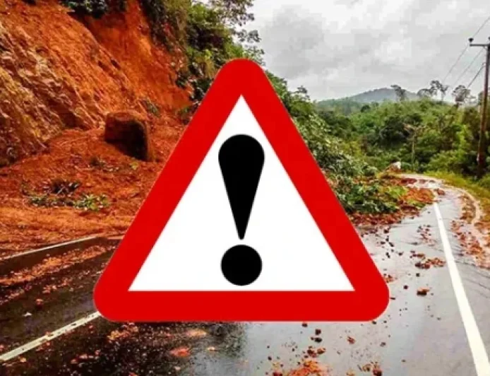 கண்டி, நுவரெலியா, கேகாலை மாவட்டங்களில் தொடர் மண்சரிவு சிவப்பு எச்சரிக்கை - பாடசாலைகளுக்கு விடுமுறை