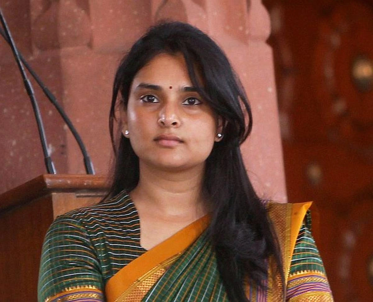 சமூக வலைத்தள அவதூறு வழக்கு: 21 பேர் கைதானாலும் வழக்கை வாபஸ் பெற மாட்டேன் என நடிகை ரம்யா திட்டவட்டம்