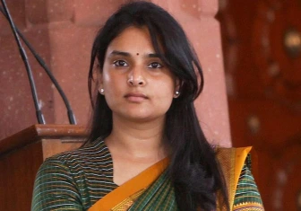சமூக வலைத்தள அவதூறு வழக்கு: 21 பேர் கைதானாலும் வழக்கை வாபஸ் பெற மாட்டேன் என நடிகை ரம்யா திட்டவட்டம்